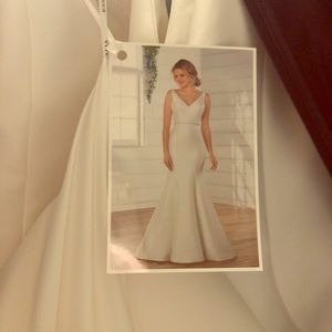 Size 16 New, Never altered or worn wedding dress